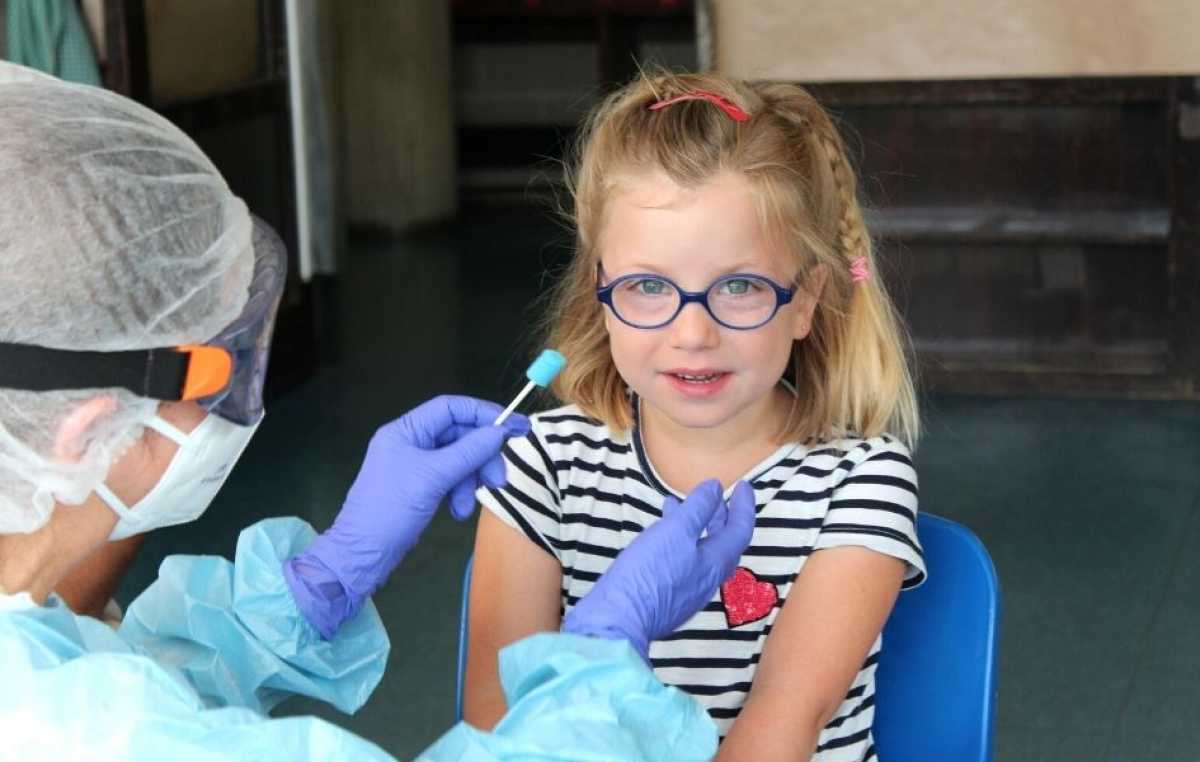 Long Covid -19: &Pi;ό&sigma;&omicron; &delta;&iota;ά&sigma;&tau;&eta;&mu;&alpha; &epsilon;&pi;&iota;&mu;έ&nu;&omicron;&upsilon;&nu; &tau;&alpha; &sigma;&upsilon;&mu;&pi;&tau;ώ&mu;&alpha;&tau;&alpha; &sigma;&tau;&alpha; &pi;&alpha;&iota;&delta;&iota;ά;