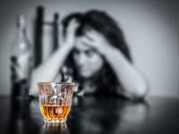 Η υπερβολική κατανάλωση αλκοόλ γερνά τις αρτηρίες μας.