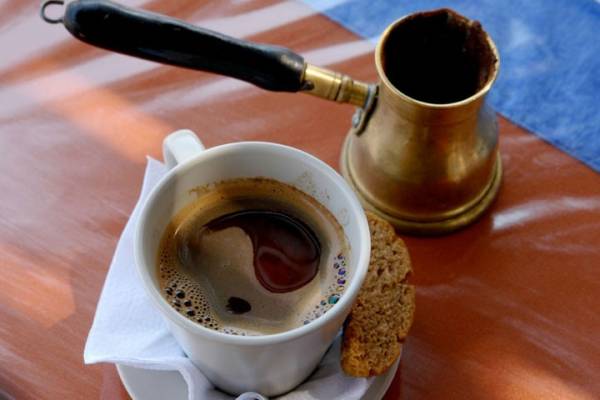 Ο ελληνικός καφές δεν κάνει καλό μόνο στη διάθεση, αλλά και στην καρδιά μας!