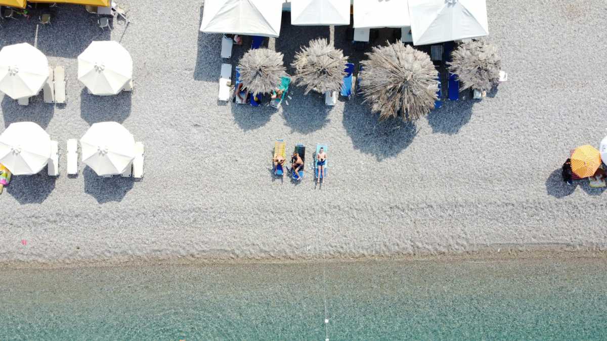 Η ζέστη και οι υψηλές θερμοκρασίες πλήττουν περισσότερο τις γυναίκες