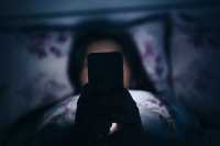 Γιατί οι ειδικοί μας συμβουλεύουν ν’ αποφεύγουμε smartphone και social media πριν τον ύπνο;